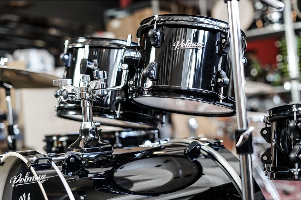 Polmuz Model 4 Birch drums in black lacquer