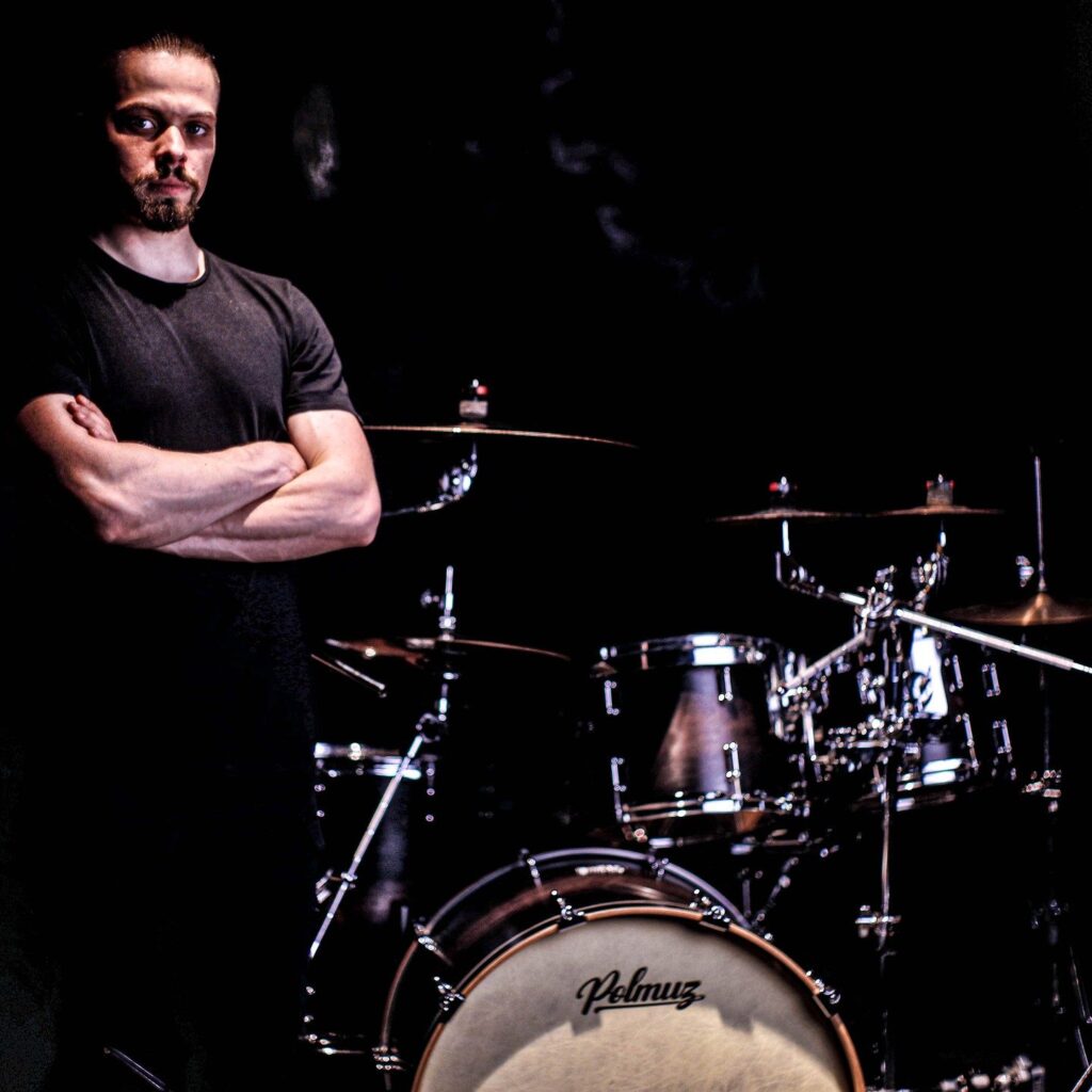 Mateusz Wróbel, Obsidian Mantra — Polmuz Model 1 Maple, Black Oil Fade · 22/10/12/16/14 — perkusja Polmuz
