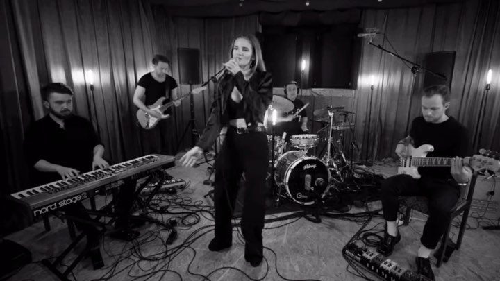 Tomasz „Żaba” Mądzielewski — sesja live z Sarą Her w Łukowa Studio — perkusja Polmuz